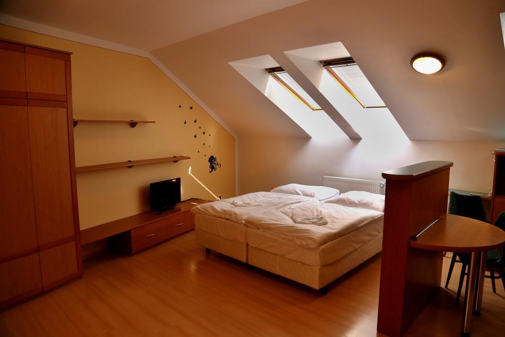 Apartments 克罗梅日什 客房 照片