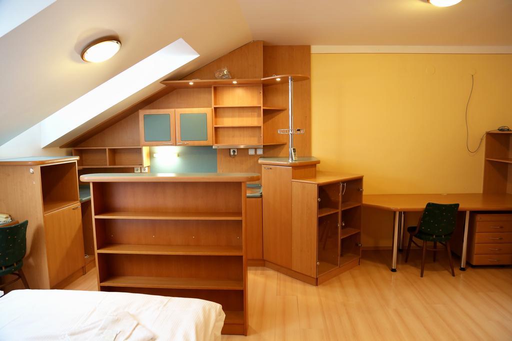 Apartments 克罗梅日什 客房 照片