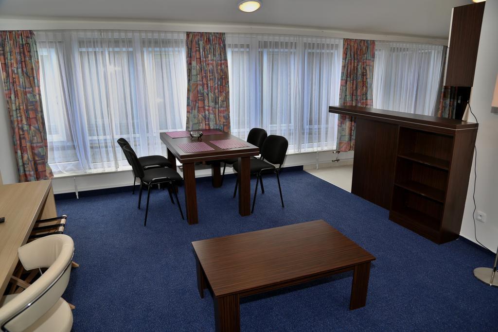 Apartments 克罗梅日什 客房 照片